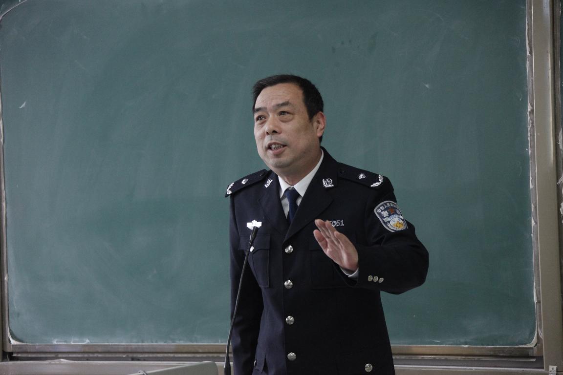 河南警察学院院长图片